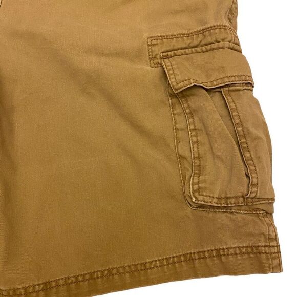 Old Navy Khaki Cargo Shorts Size 40‎ - Picture 8 of 16